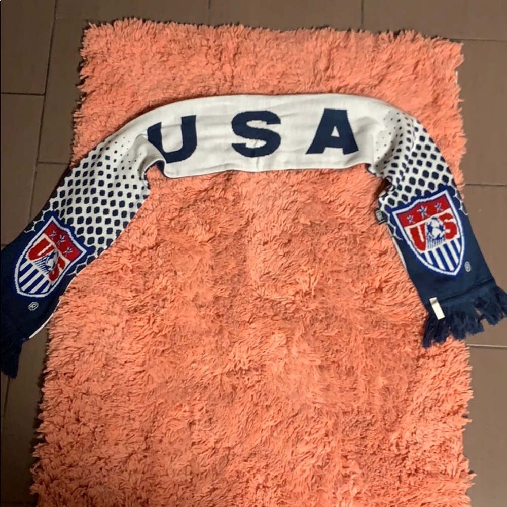 Scarf - Picture 2 of 5